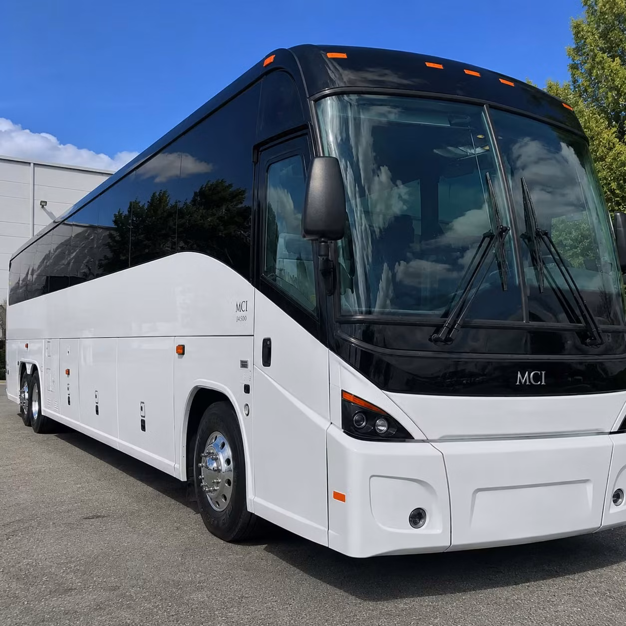 group hotel to airport transfers made easy for warren and metro detroit visitors